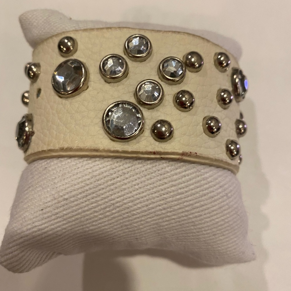 White leatherlarge buckle studded bracelet 10”L